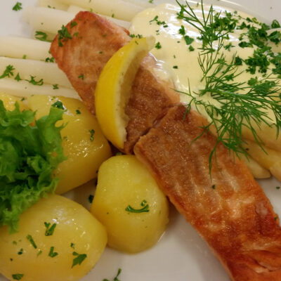 hauptspeise-spargel-mit-lachs