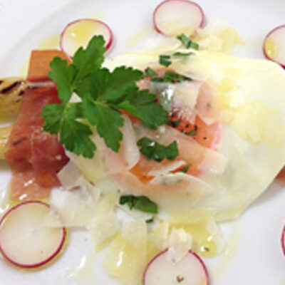 Die Hauptspeise Spargelröllchen im Restaurant vom Spargelhof Beeck